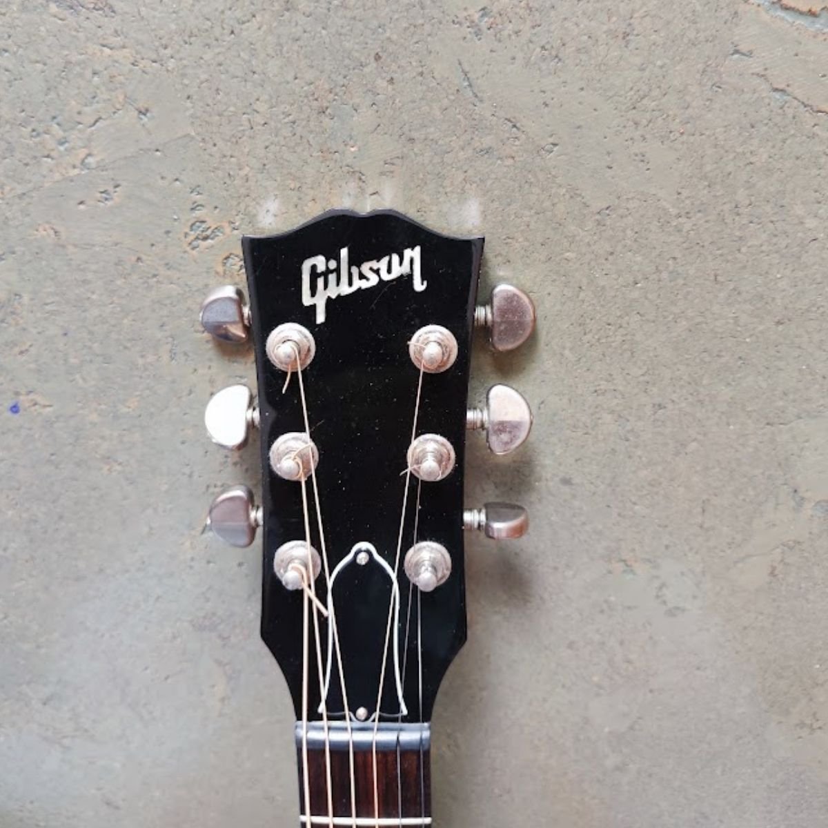 gibson-j45-headstock